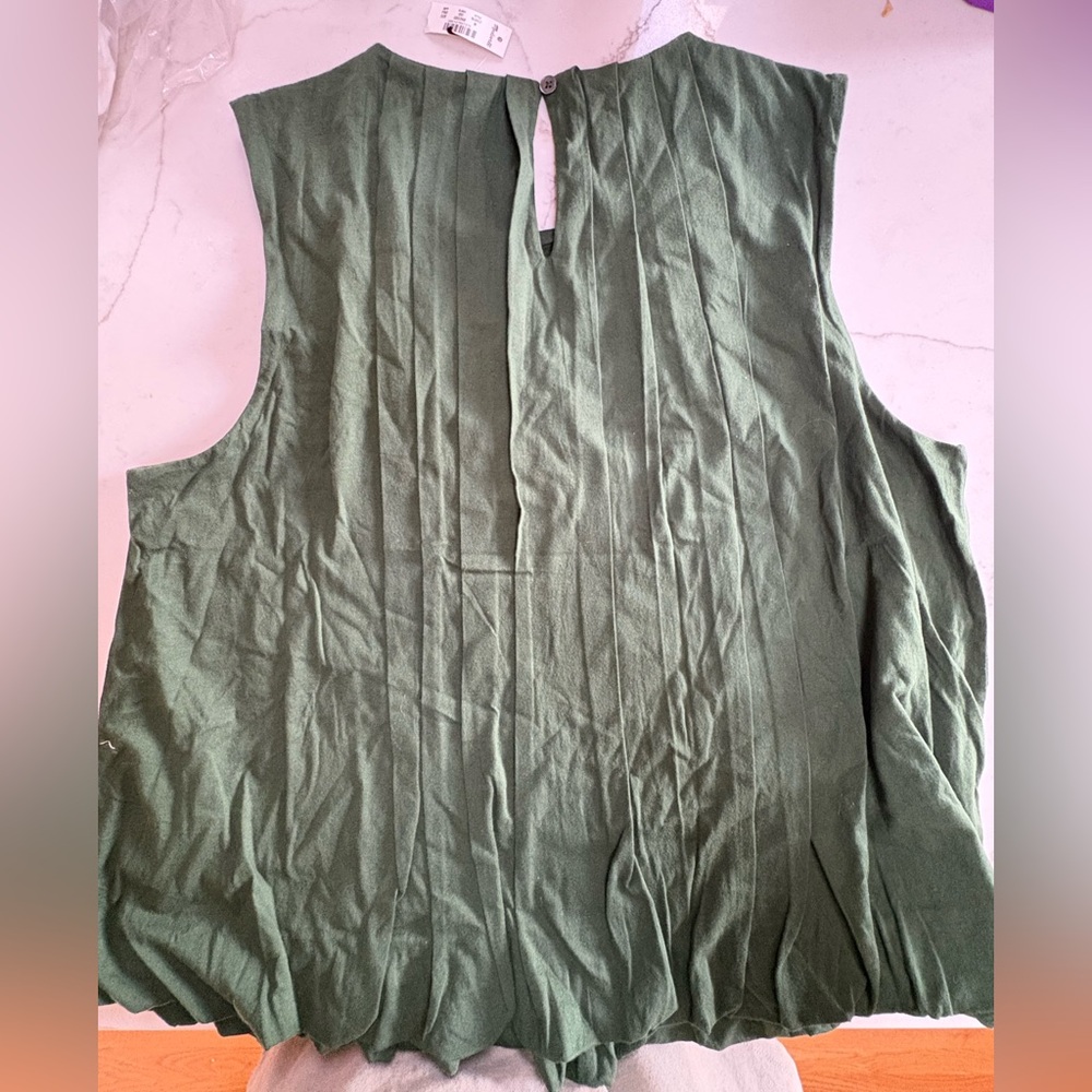 Forest Green Sleeveless Crewneck Bubble Top - Picture 8 of 8